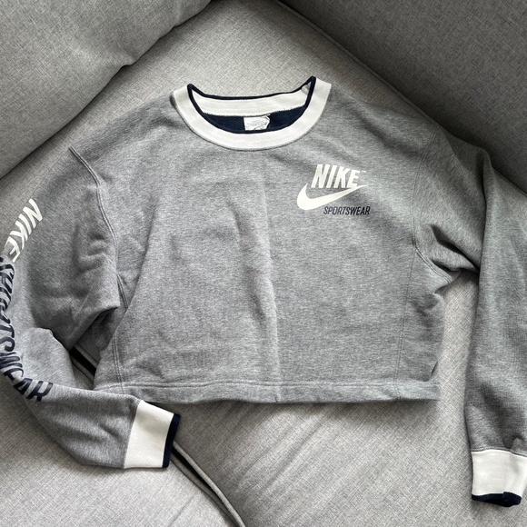 Nike sportswear reversible cropped sweatshirt in size XS - Picture 1 of 4